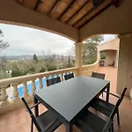 فيلة Avec Piscine Et Jardin * * *