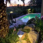 Avec Piscine Et Jardin * * *
