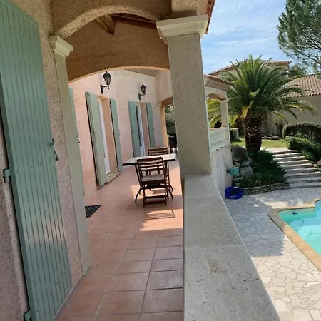 Villa Avec Piscine Et Jardin * * *
