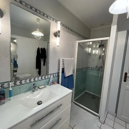 Avec Piscine Et Jardin * * Villa *