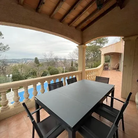 Villa Avec Piscine Et Jardin * * *