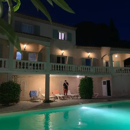 Avec Piscine Et Jardin * * Sommières